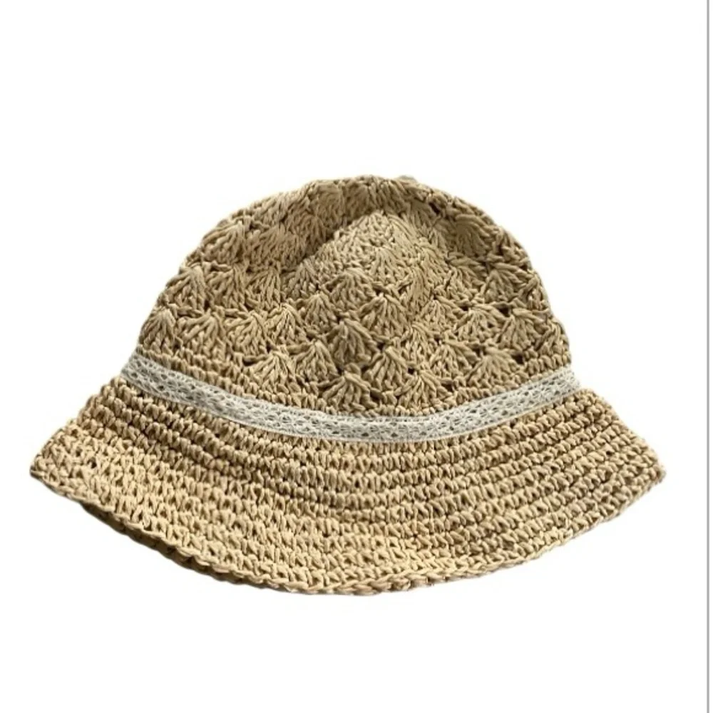 Old Navy girls hat 100% paper